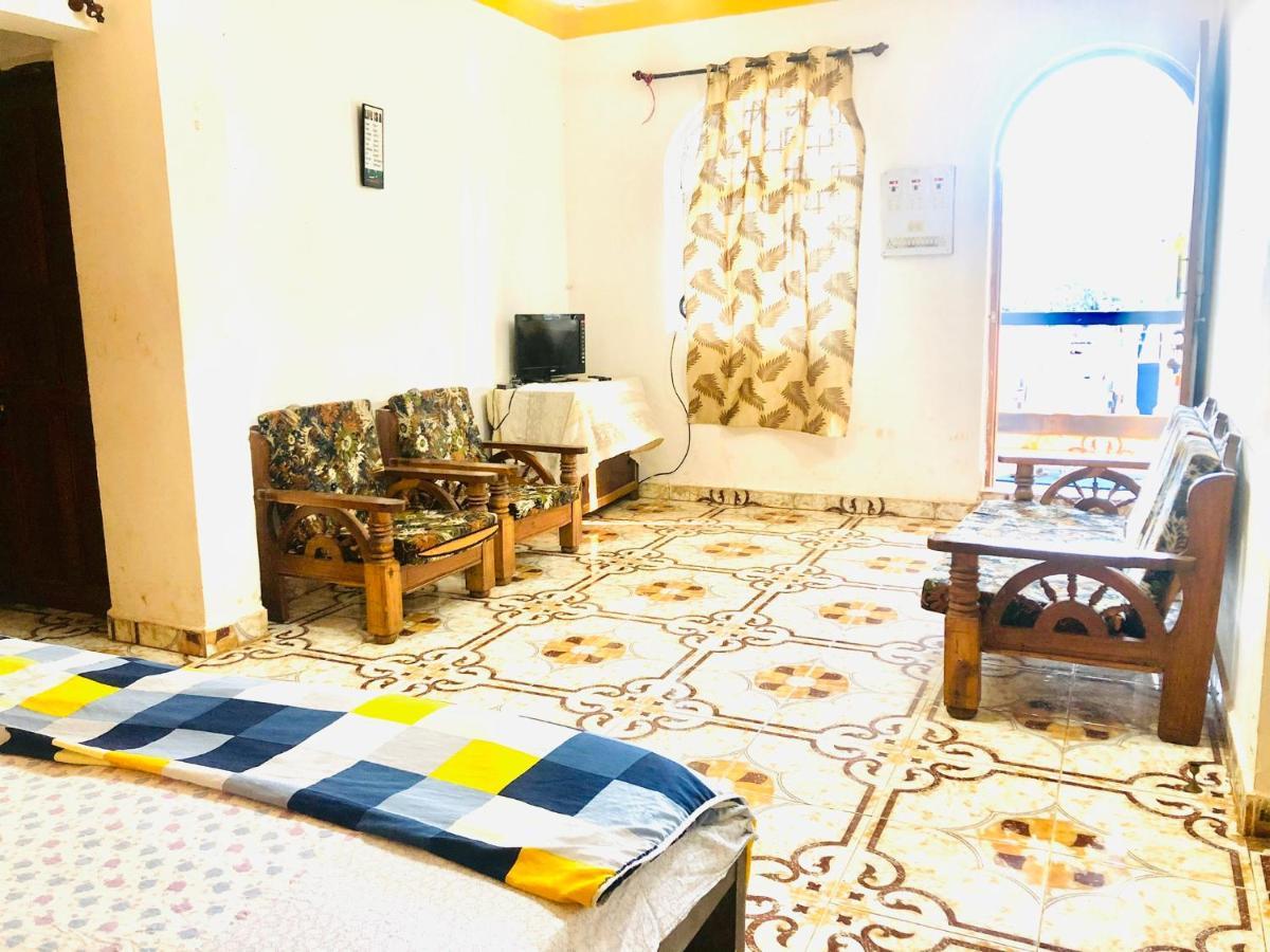Blue Waves Guest House Калангут Экстерьер фото