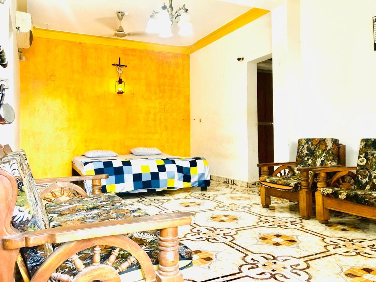 Blue Waves Guest House Калангут Экстерьер фото