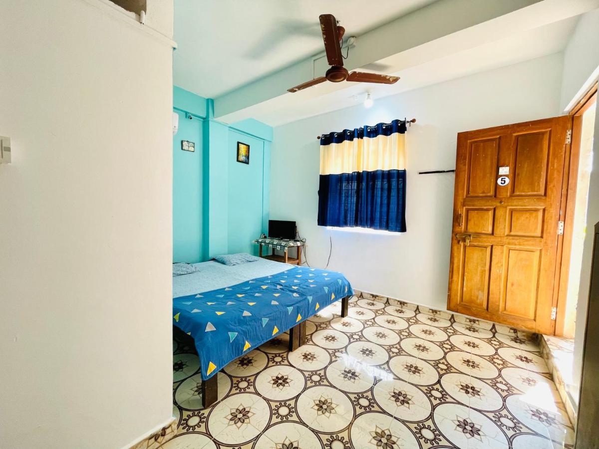 Blue Waves Guest House Калангут Экстерьер фото