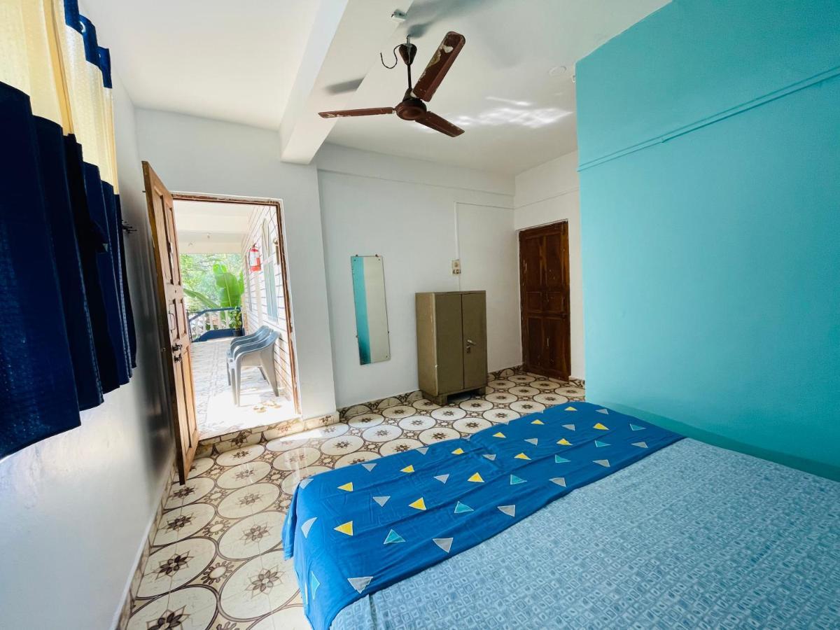 Blue Waves Guest House Калангут Экстерьер фото