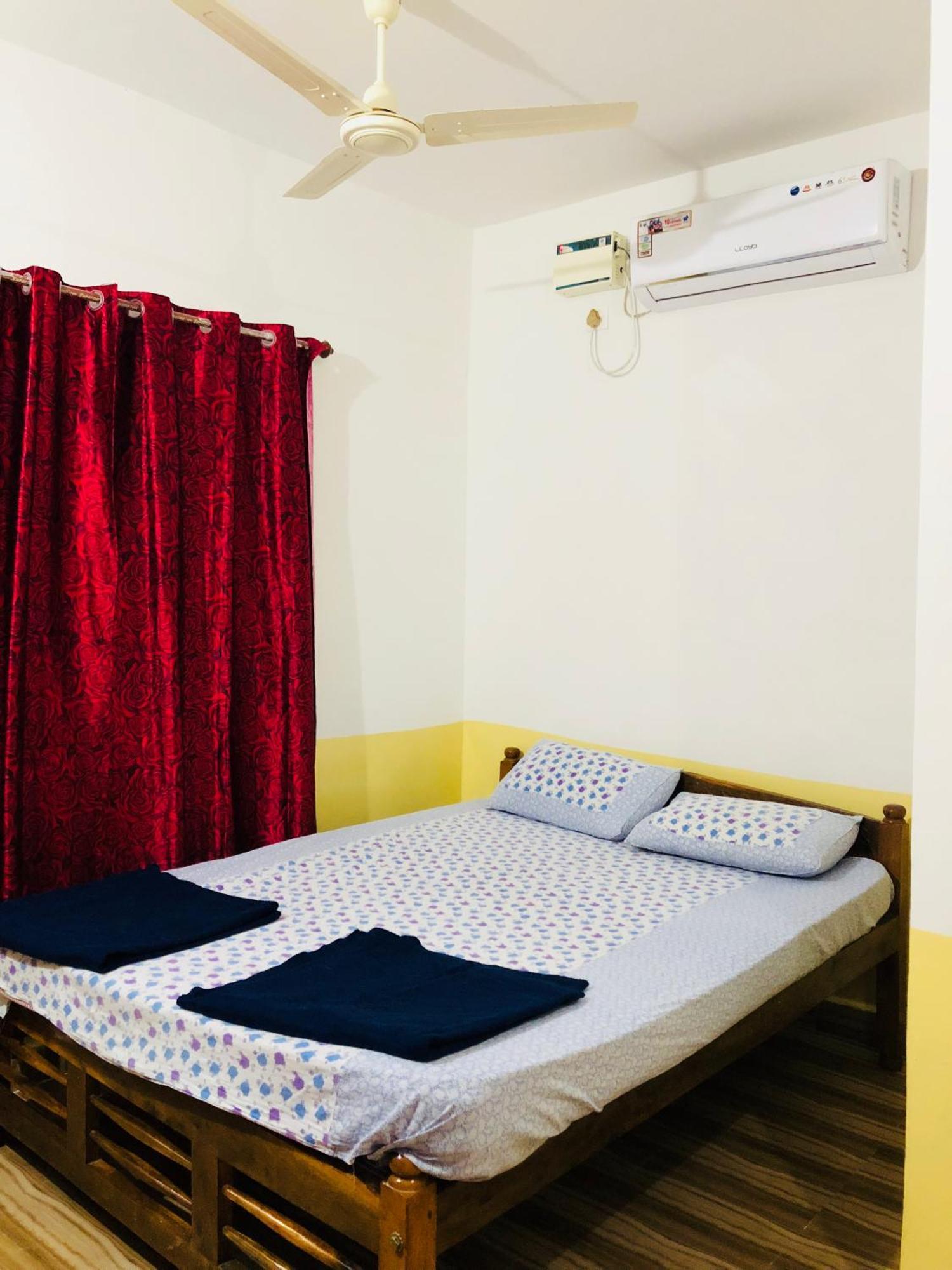 Blue Waves Guest House Калангут Экстерьер фото