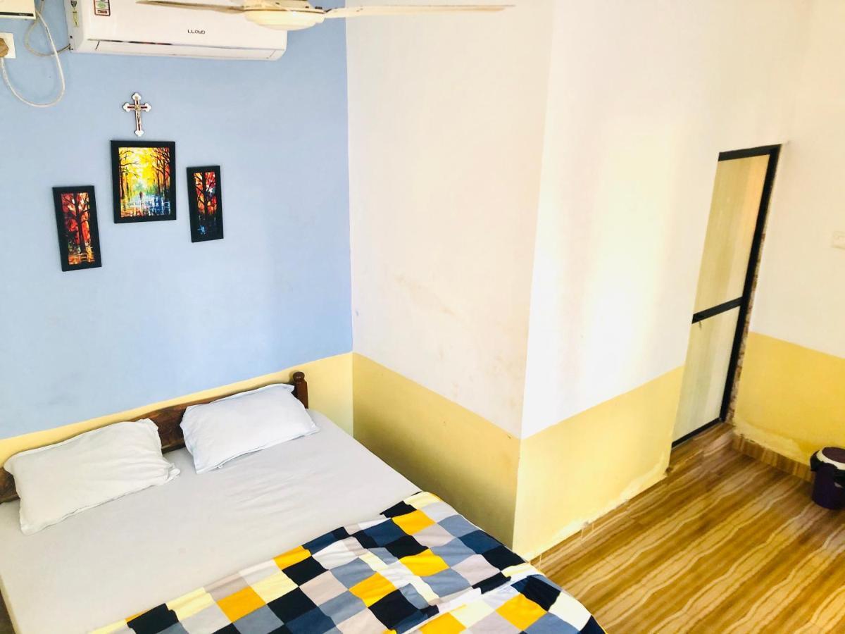 Blue Waves Guest House Калангут Экстерьер фото
